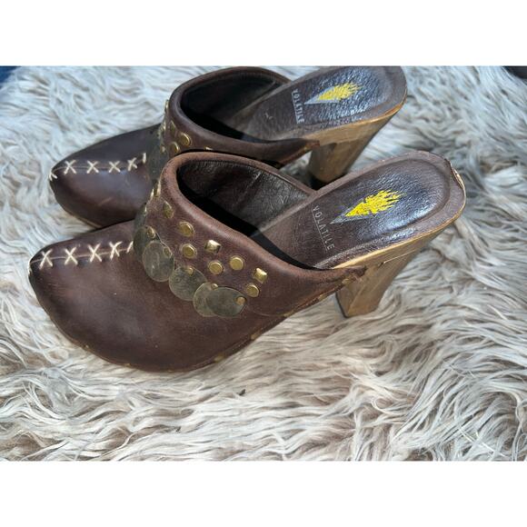 Volatile Women's Heeled Clogs - Picture 2 of 16